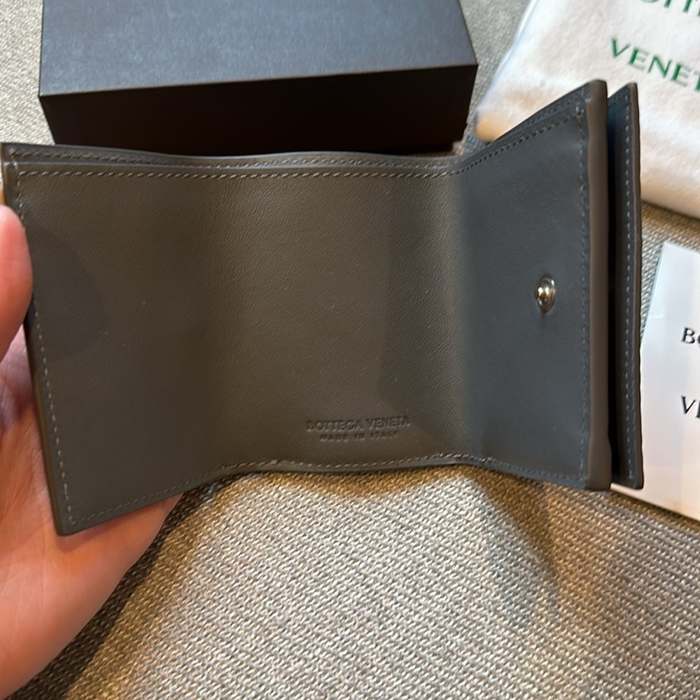 NEW 🔥 Bottega Veneta Men’s Grey Wallet - Picture 4 of 5